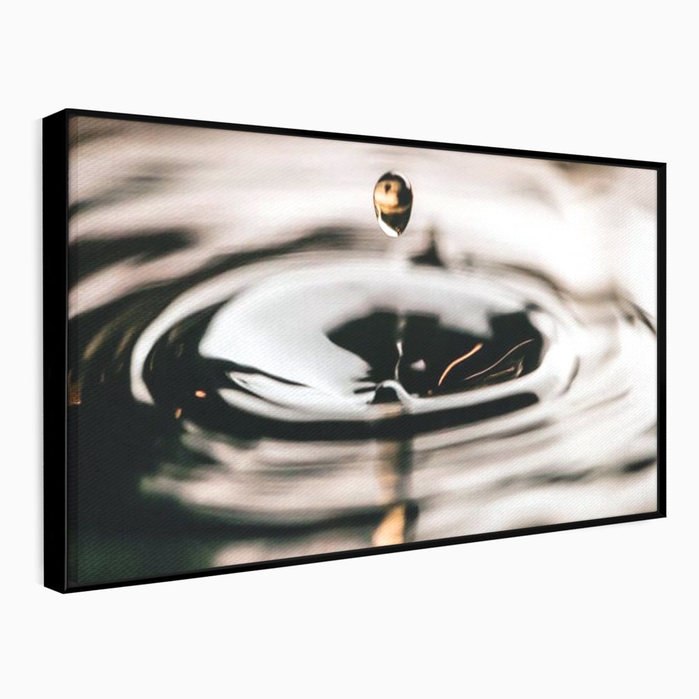 Tablou canvas cu picatura de apa cazand in valuri, in rama de aluminiu negru